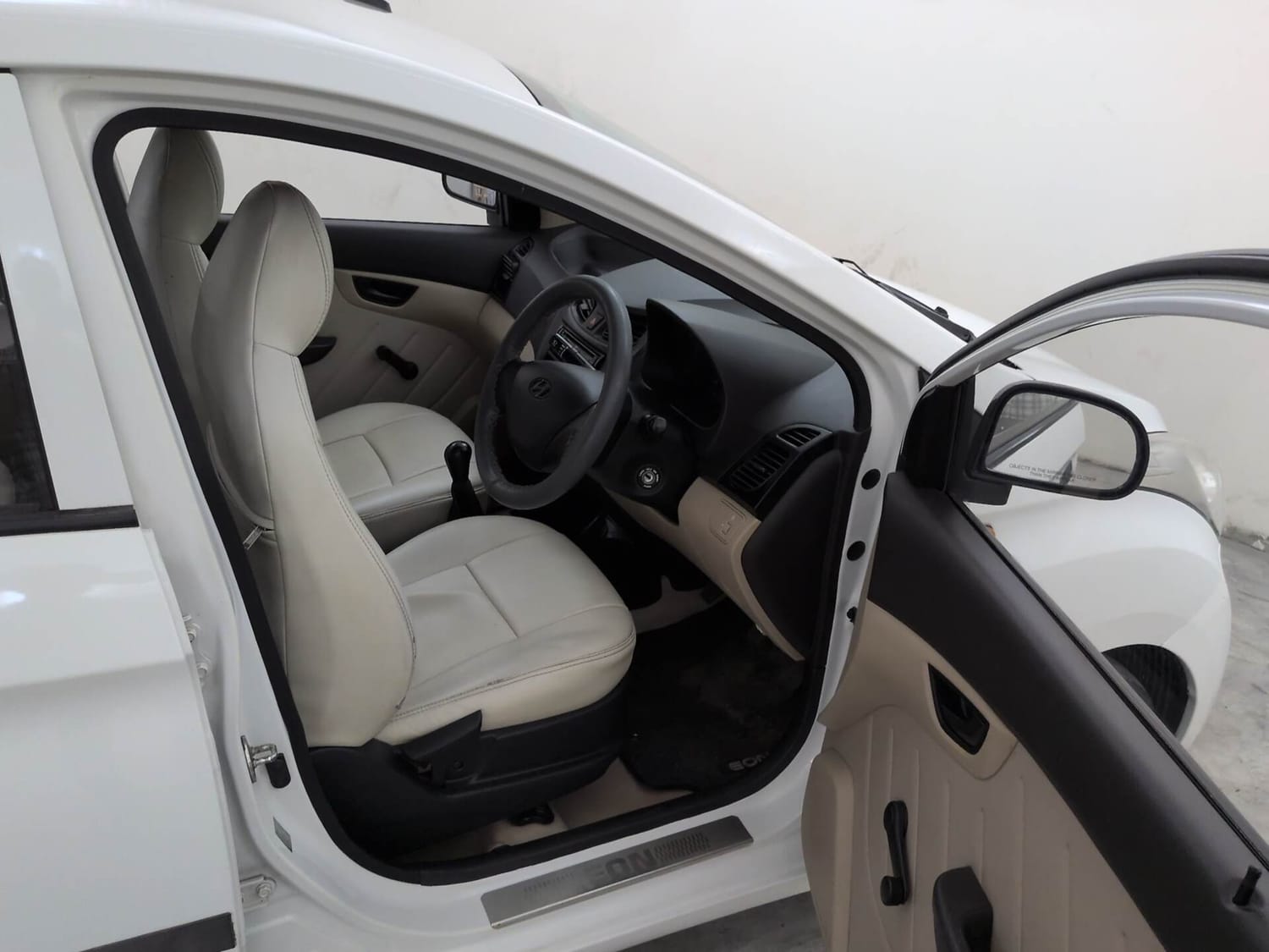 Used 2015 Hyundai Eon D-Lite + Petrol Manual interior RIGHT SIDE FRONT DOOR CABIN VIEW