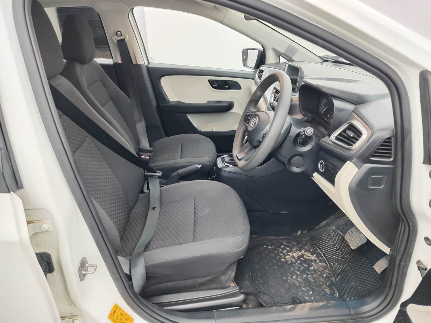 Used 2023 Tata Altroz XTA Petrol Petrol Automatic interior RIGHT SIDE FRONT DOOR CABIN VIEW