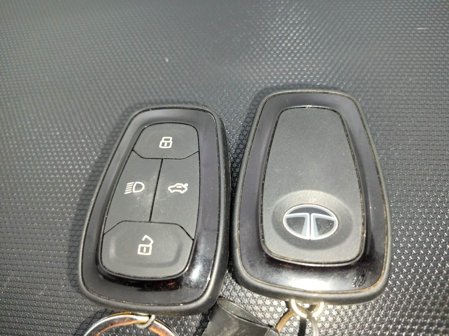 Used 2023 Tata Altroz XTA Petrol Petrol Automatic extra CAR KEY VIEW
