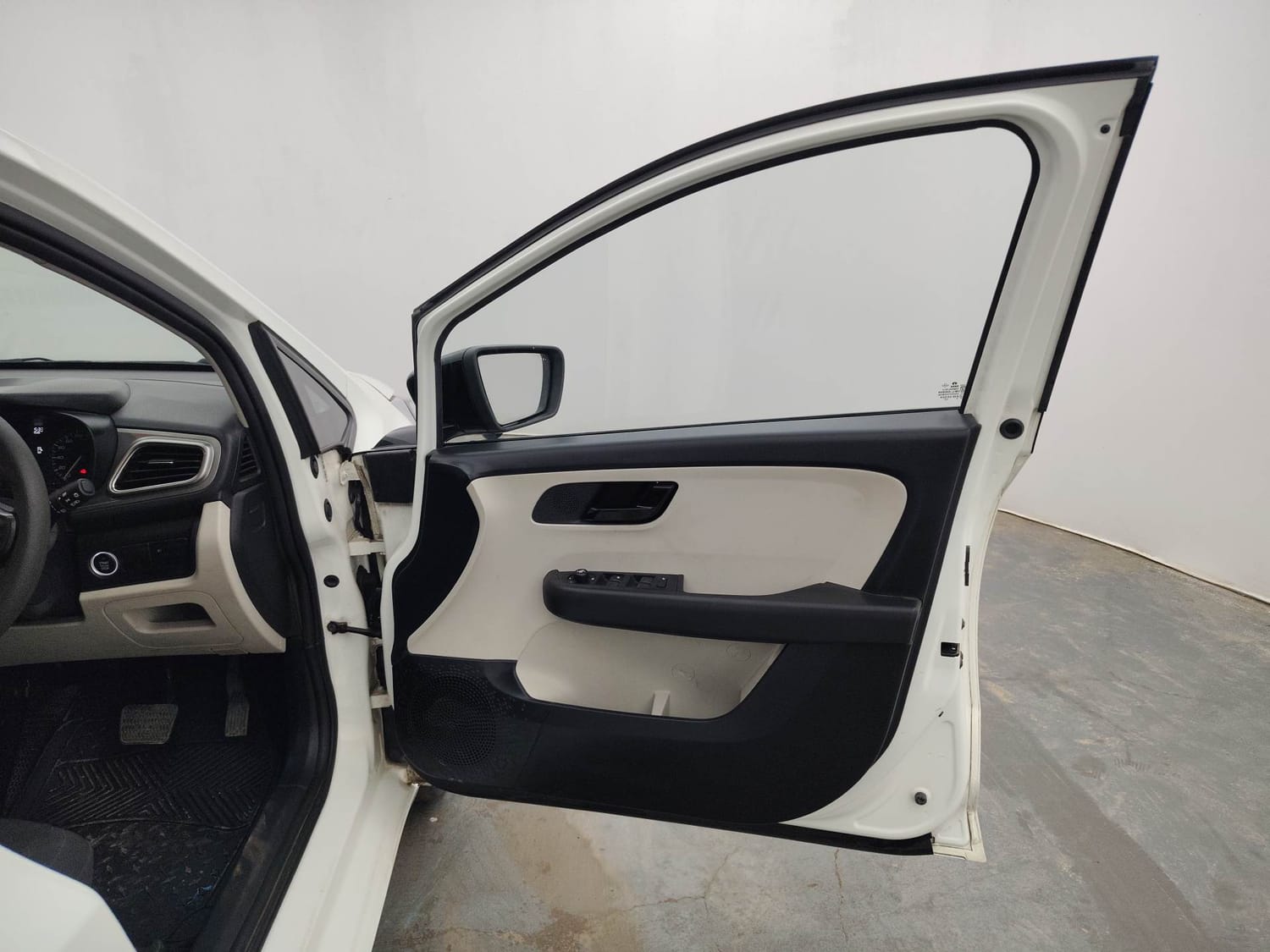 Used 2023 Tata Altroz XTA Petrol Petrol Automatic interior RIGHT FRONT DOOR OPEN VIEW