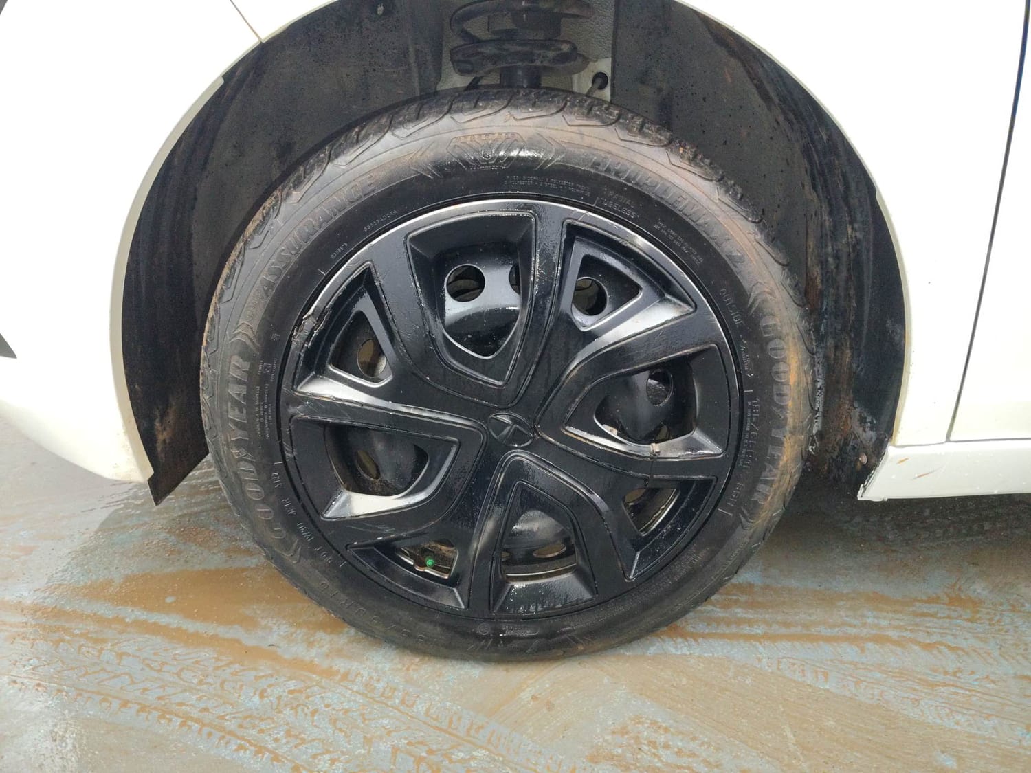 Used 2023 Tata Altroz XTA Petrol Petrol Automatic tyres LEFT FRONT TYRE RIM VIEW