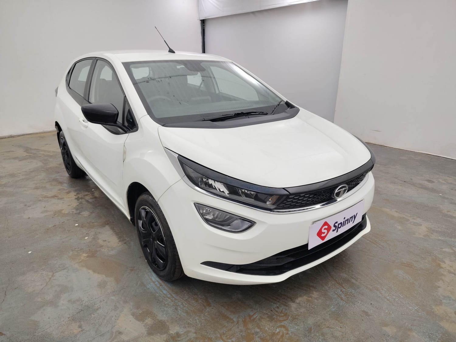 Used 2023 Tata Altroz XTA Petrol Petrol Automatic exterior RIGHT FRONT CORNER VIEW