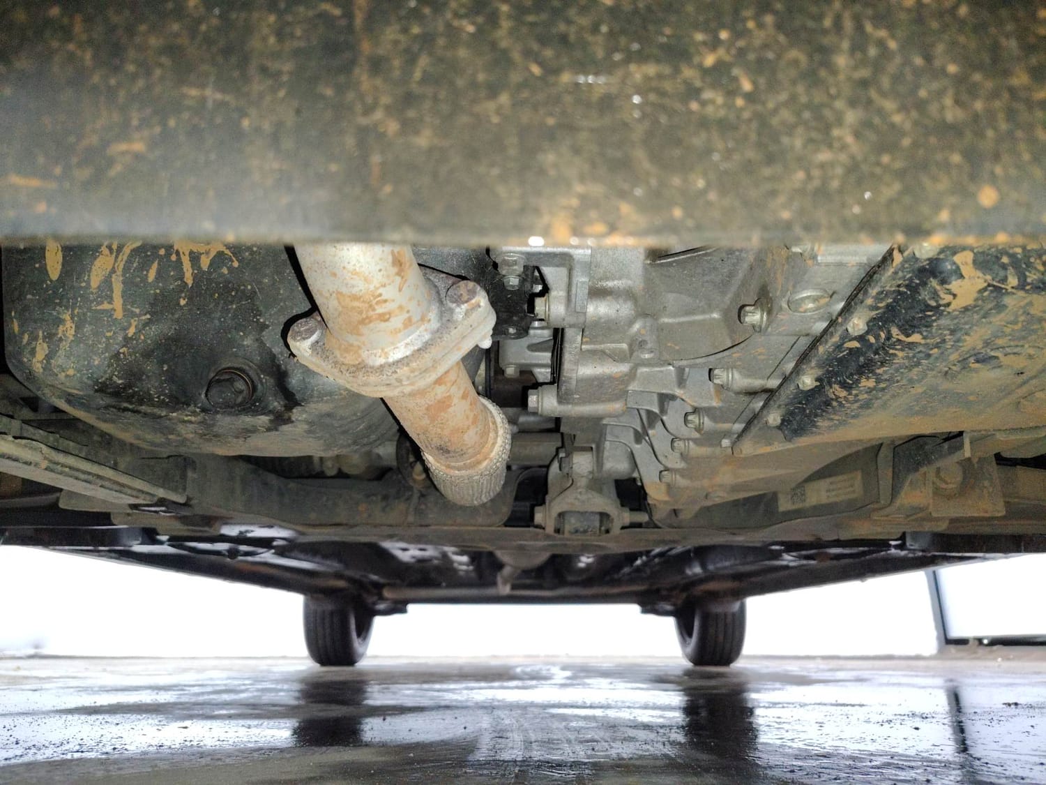 Used 2023 Tata Altroz XTA Petrol Petrol Automatic extra FRONT LEFT UNDERBODY VIEW