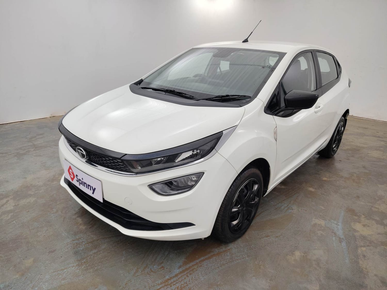 Used 2023 Tata Altroz XTA Petrol Petrol Automatic exterior LEFT FRONT CORNER VIEW