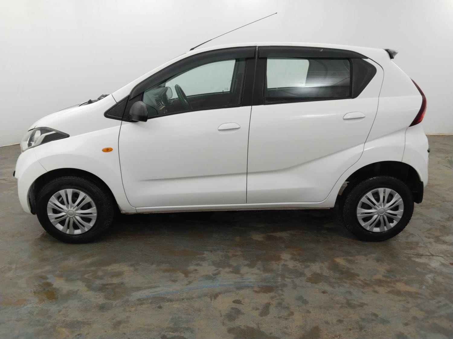 Used 2018 Datsun Redi-GO T(O) 1.0 Petrol Manual exterior LEFT SIDE VIEW