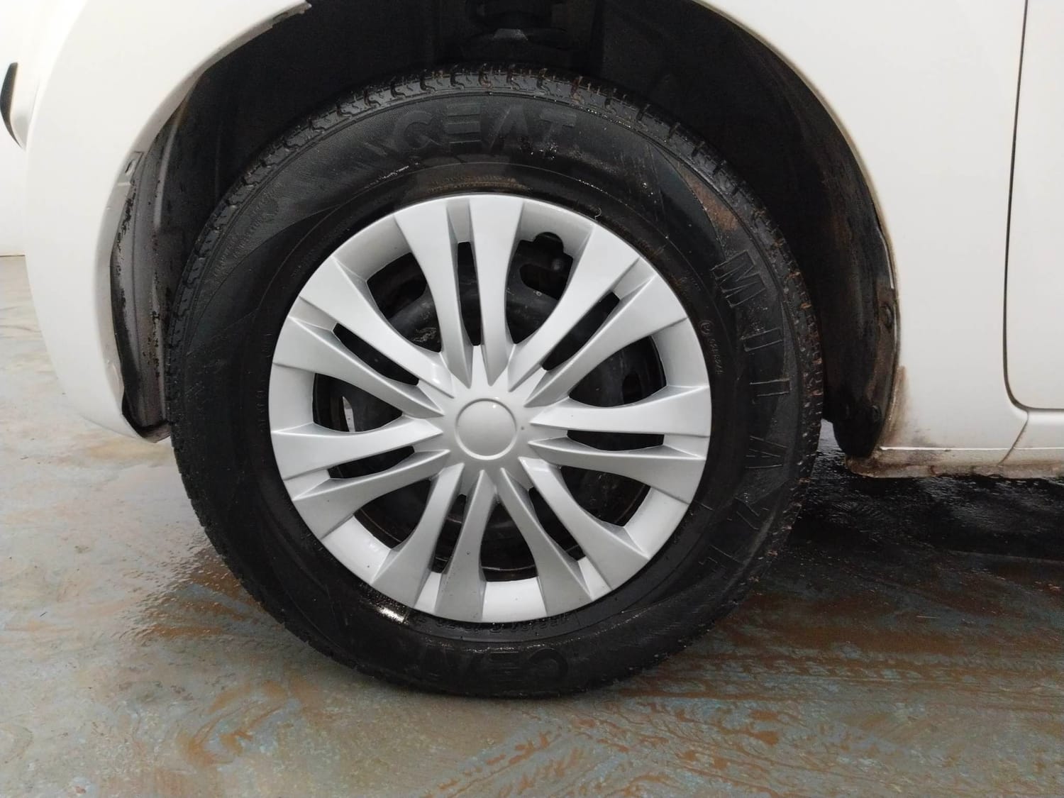 Used 2018 Datsun Redi-GO T(O) 1.0 Petrol Manual tyres LEFT FRONT TYRE RIM VIEW