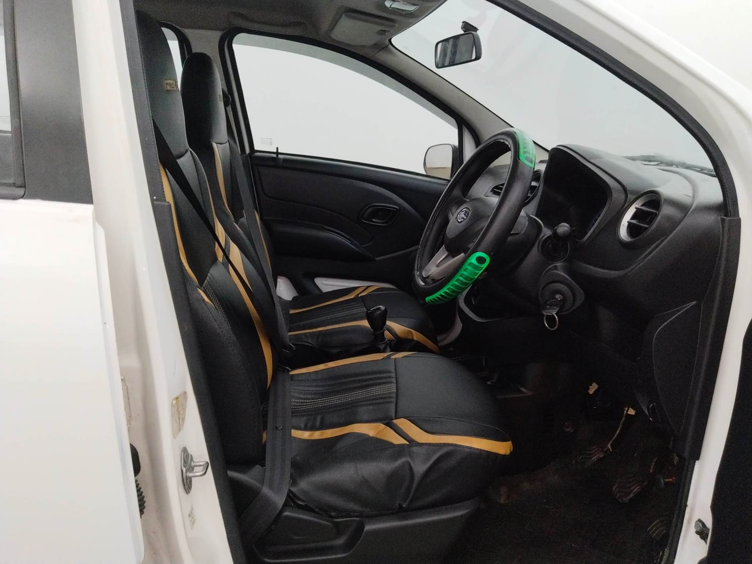 Used 2018 Datsun Redi-GO T(O) 1.0 Petrol Manual interior RIGHT SIDE FRONT DOOR CABIN VIEW