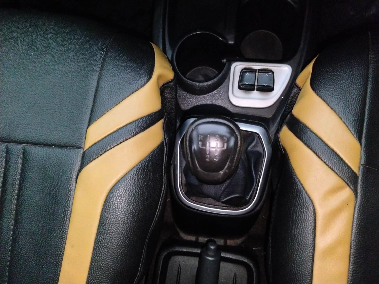 Used 2018 Datsun Redi-GO T(O) 1.0 Petrol Manual interior GEAR  KNOB VIEW