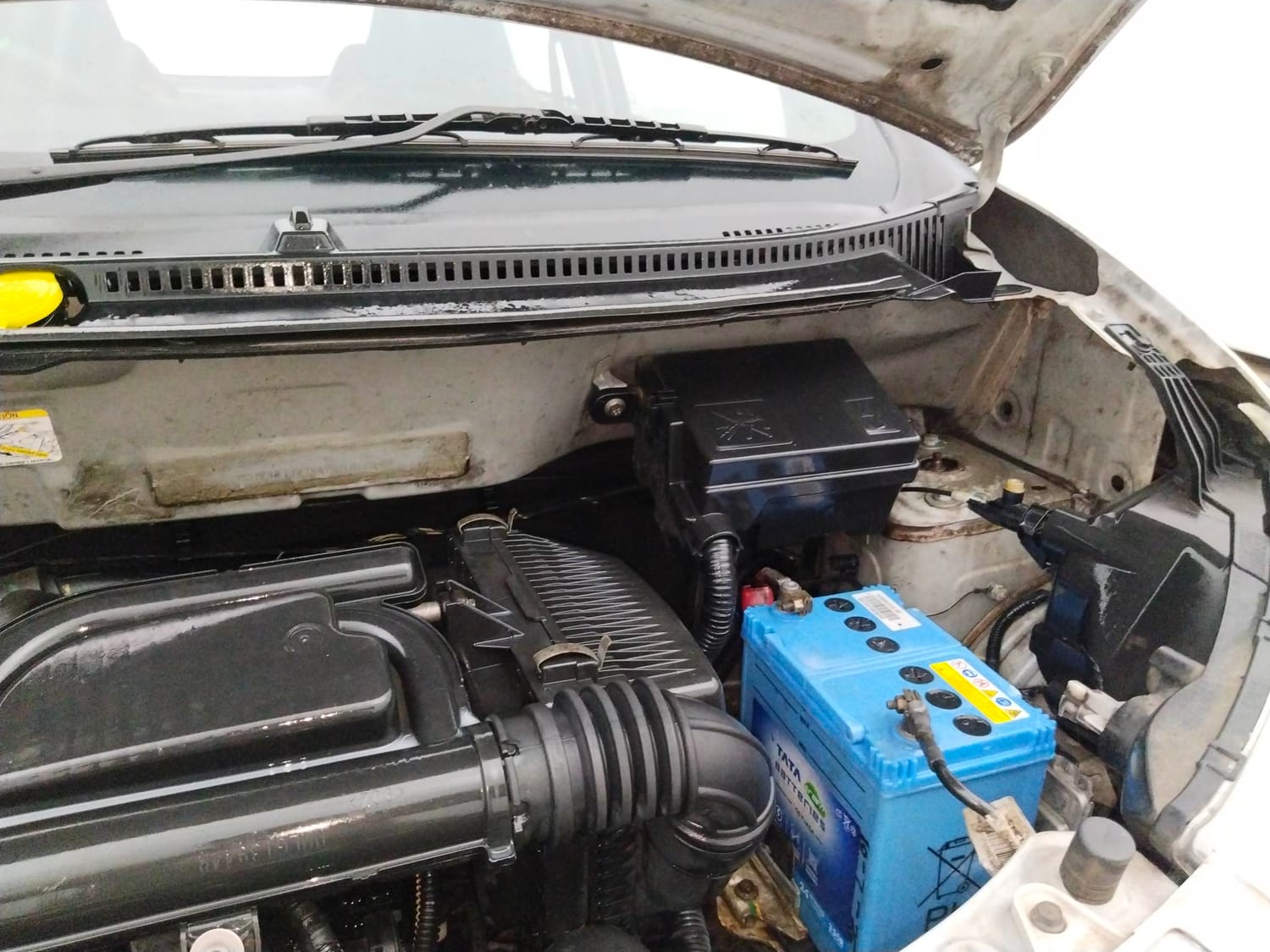 Used 2018 Datsun Redi-GO T(O) 1.0 Petrol Manual engine ENGINE LEFT SIDE HINGE & APRON VIEW