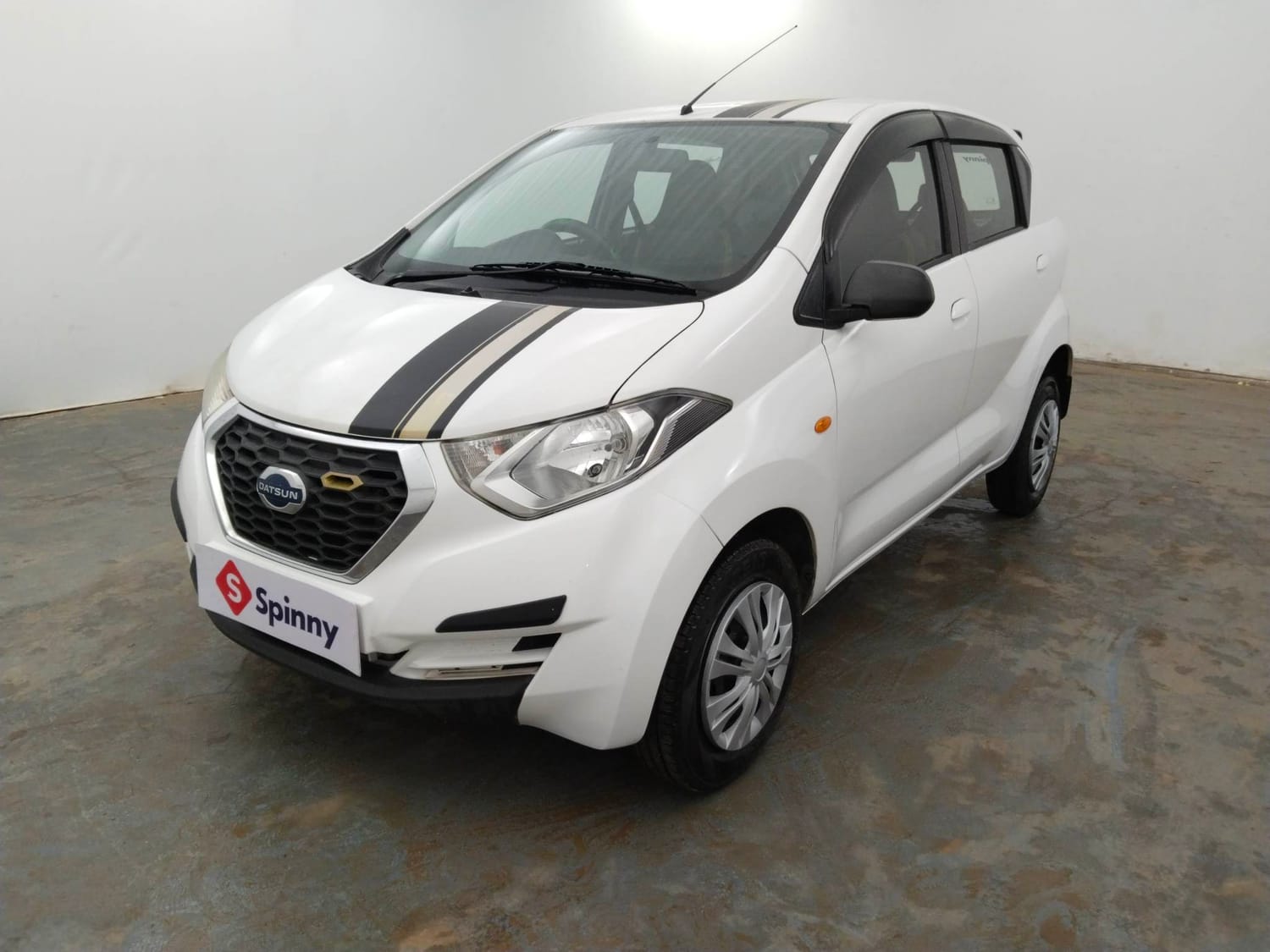 Used 2018 Datsun Redi-GO T(O) 1.0 Petrol Manual exterior LEFT FRONT CORNER VIEW