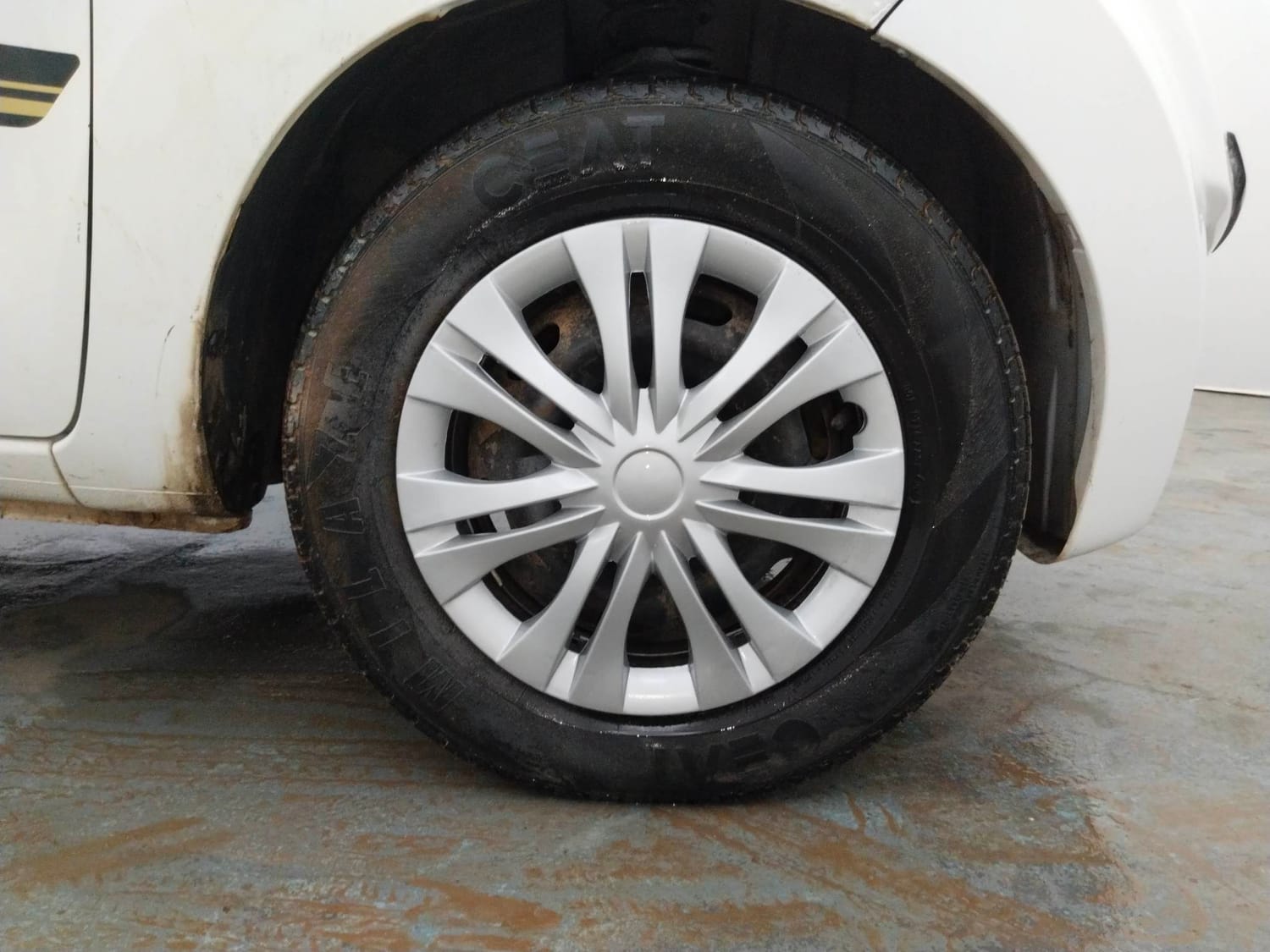 Used 2018 Datsun Redi-GO T(O) 1.0 Petrol Manual tyres RIGHT FRONT TYRE RIM VIEW