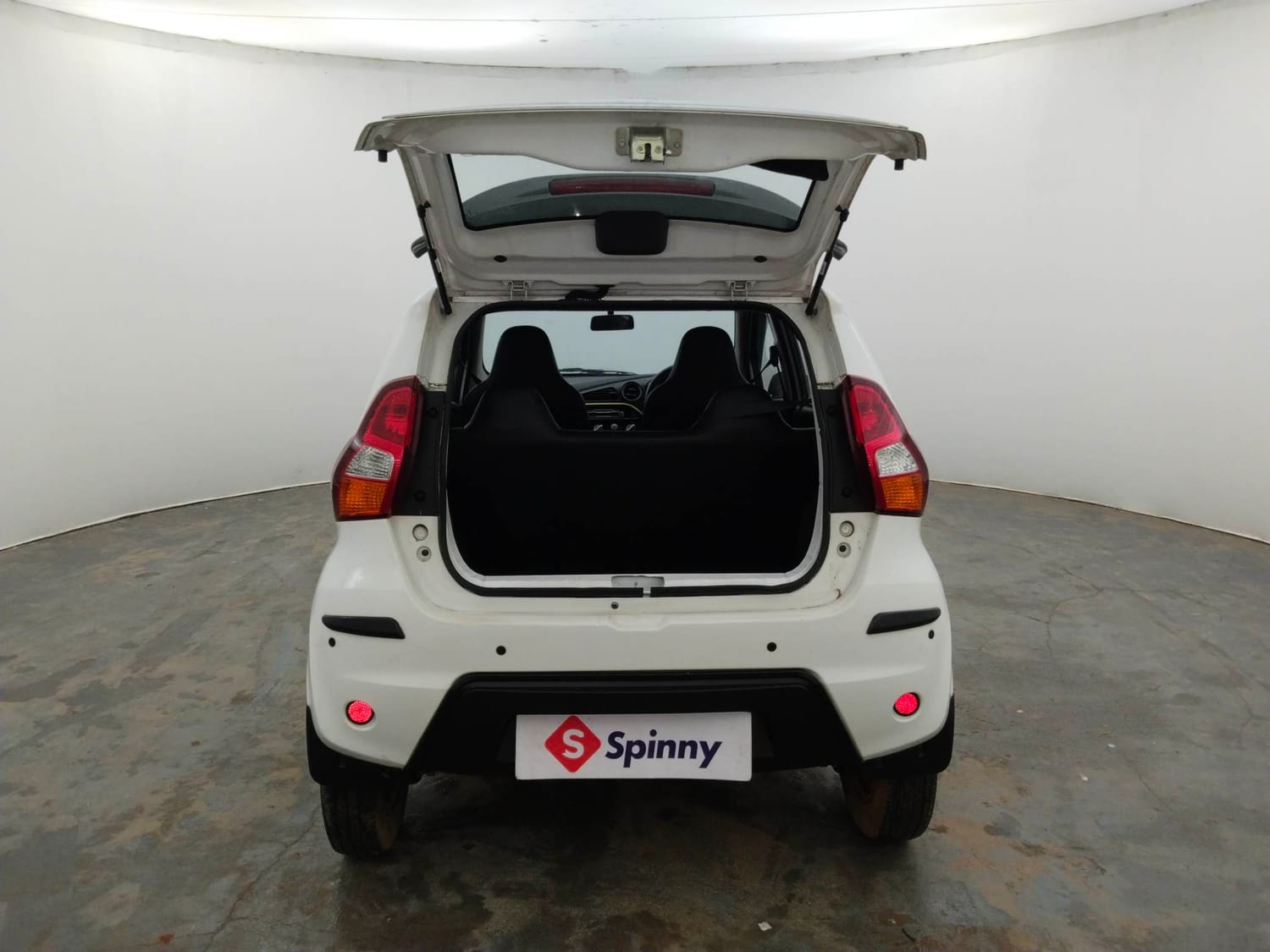 Used 2018 Datsun Redi-GO T(O) 1.0 Petrol Manual interior DICKY DOOR OPEN VIEW