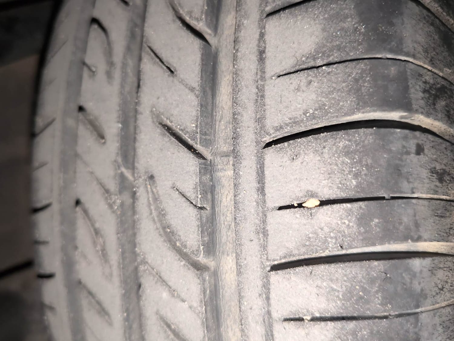 Used 2016 Renault Kwid 1.0 RXT Petrol Manual tyres RIGHT REAR TYRE TREAD VIEW