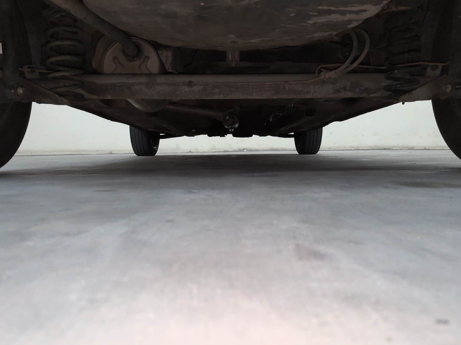 Used 2016 Renault Kwid 1.0 RXT Petrol Manual extra REAR UNDERBODY VIEW (TAKEN FROM REAR)