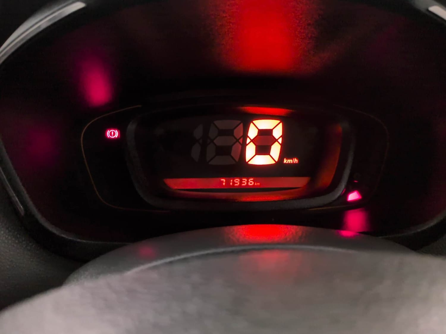 Used 2016 Renault Kwid 1.0 RXT Petrol Manual interior CLUSTERMETER VIEW
