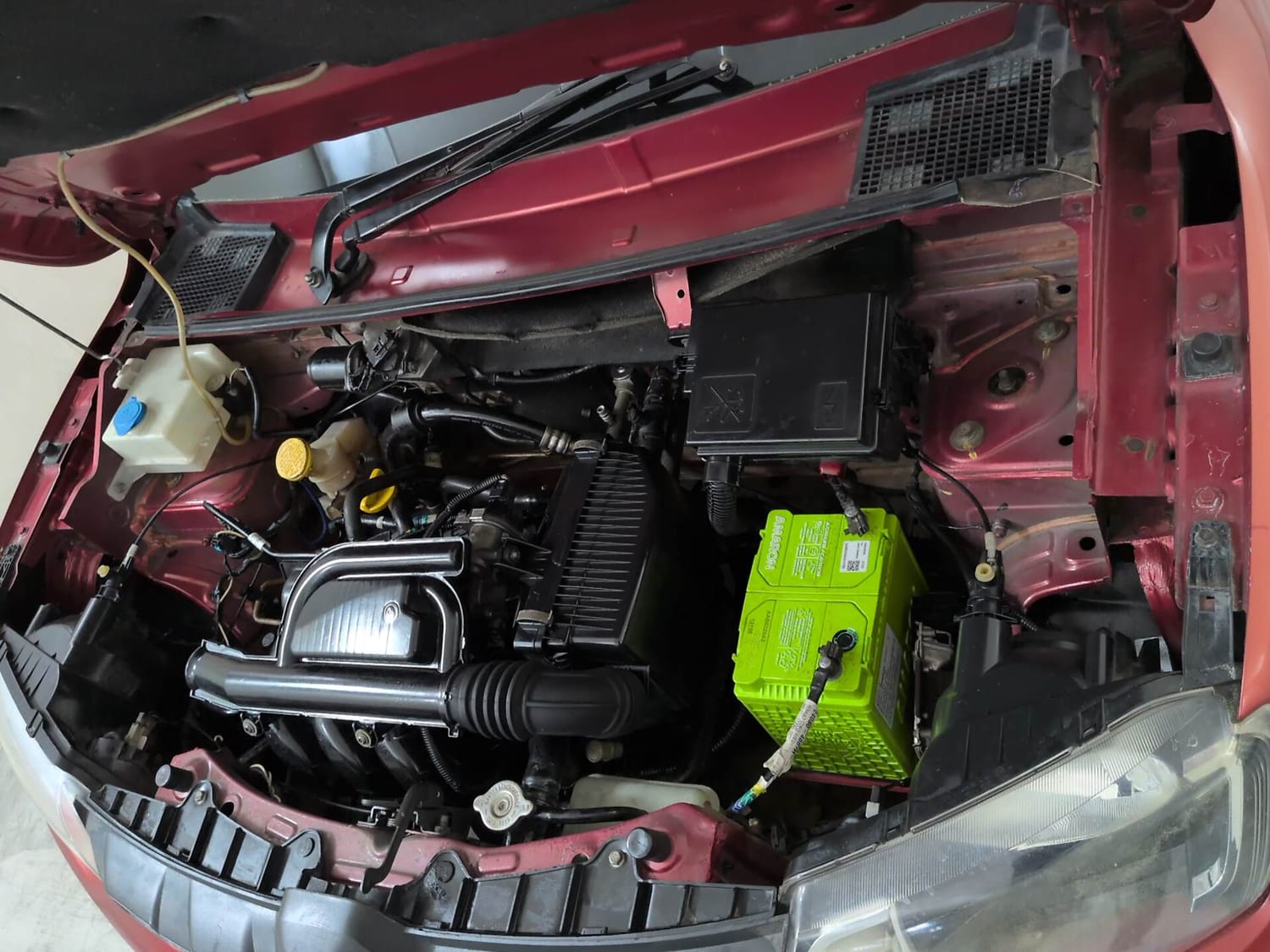 Used 2016 Renault Kwid 1.0 RXT Petrol Manual engine ENGINE LEFT SIDE VIEW