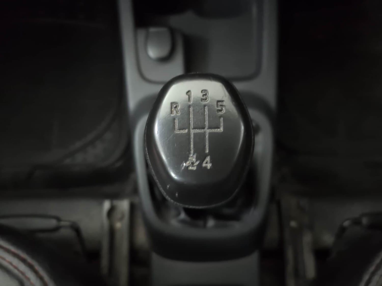 Used 2016 Renault Kwid 1.0 RXT Petrol Manual interior GEAR  KNOB VIEW