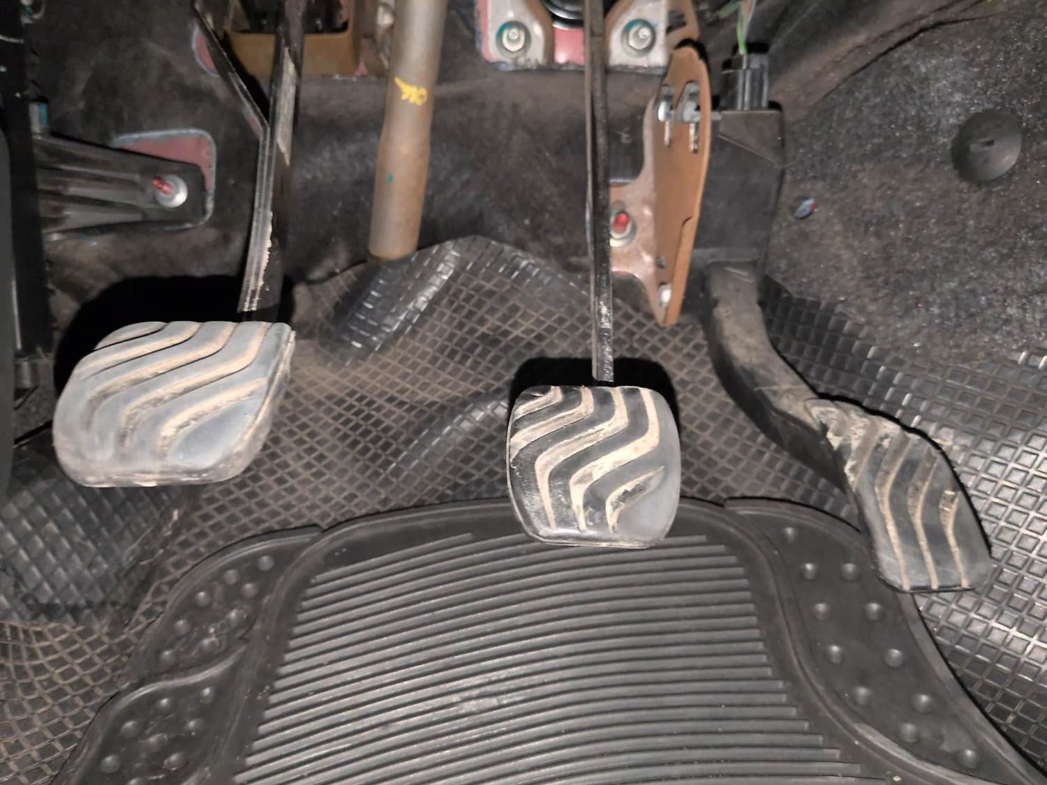 Used 2016 Renault Kwid 1.0 RXT Petrol Manual interior PEDALS VIEW
