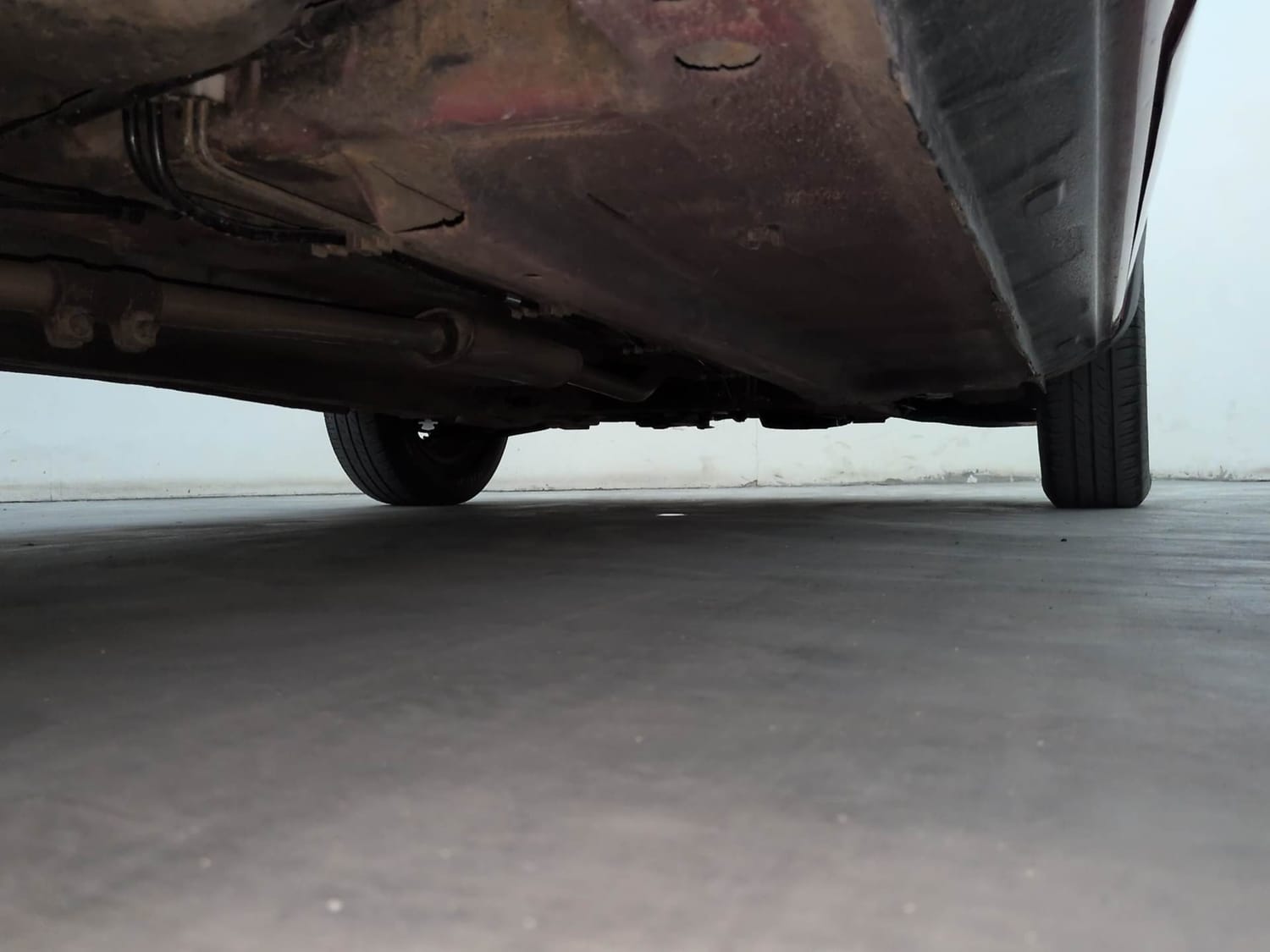 Used 2016 Renault Kwid 1.0 RXT Petrol Manual extra REAR RIGHT UNDERBODY VIEW
