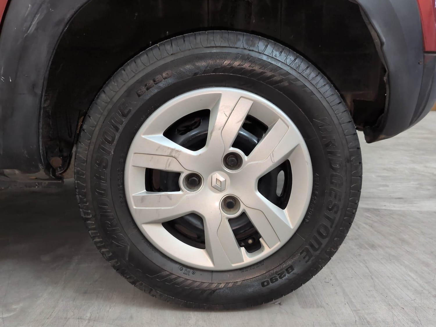 Used 2016 Renault Kwid 1.0 RXT Petrol Manual tyres LEFT REAR TYRE RIM VIEW