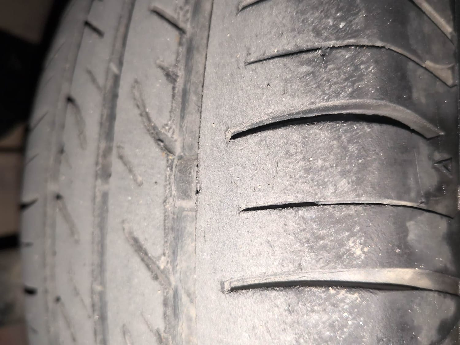 Used 2016 Renault Kwid 1.0 RXT Petrol Manual tyres LEFT FRONT TYRE TREAD VIEW