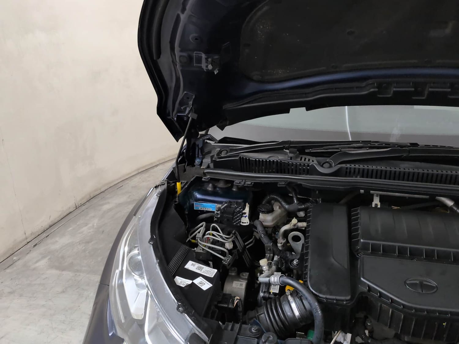 Used 2023 Tata Nexon Creative Plus S 1.5 Revotorq Diesel 6MT DT Diesel Manual engine ENGINE RIGHT SIDE HINGE & APRON VIEW