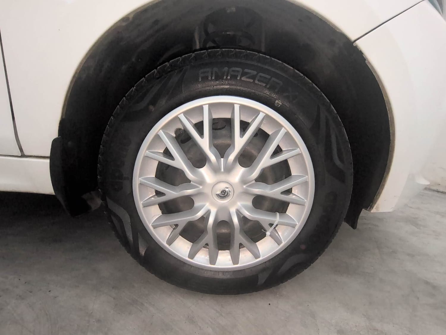 Used 2023 Tata Tiago EV XT Medium Range Electric Automatic tyres RIGHT FRONT TYRE RIM VIEW