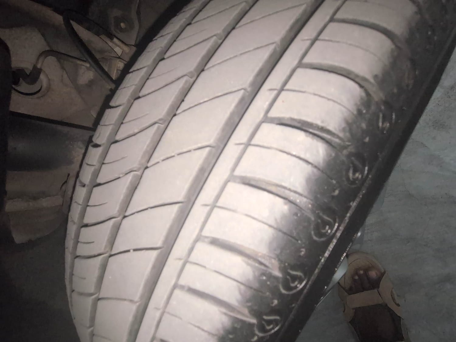 Used 2023 Tata Tiago EV XT Medium Range Electric Automatic tyres RIGHT FRONT TYRE TREAD VIEW