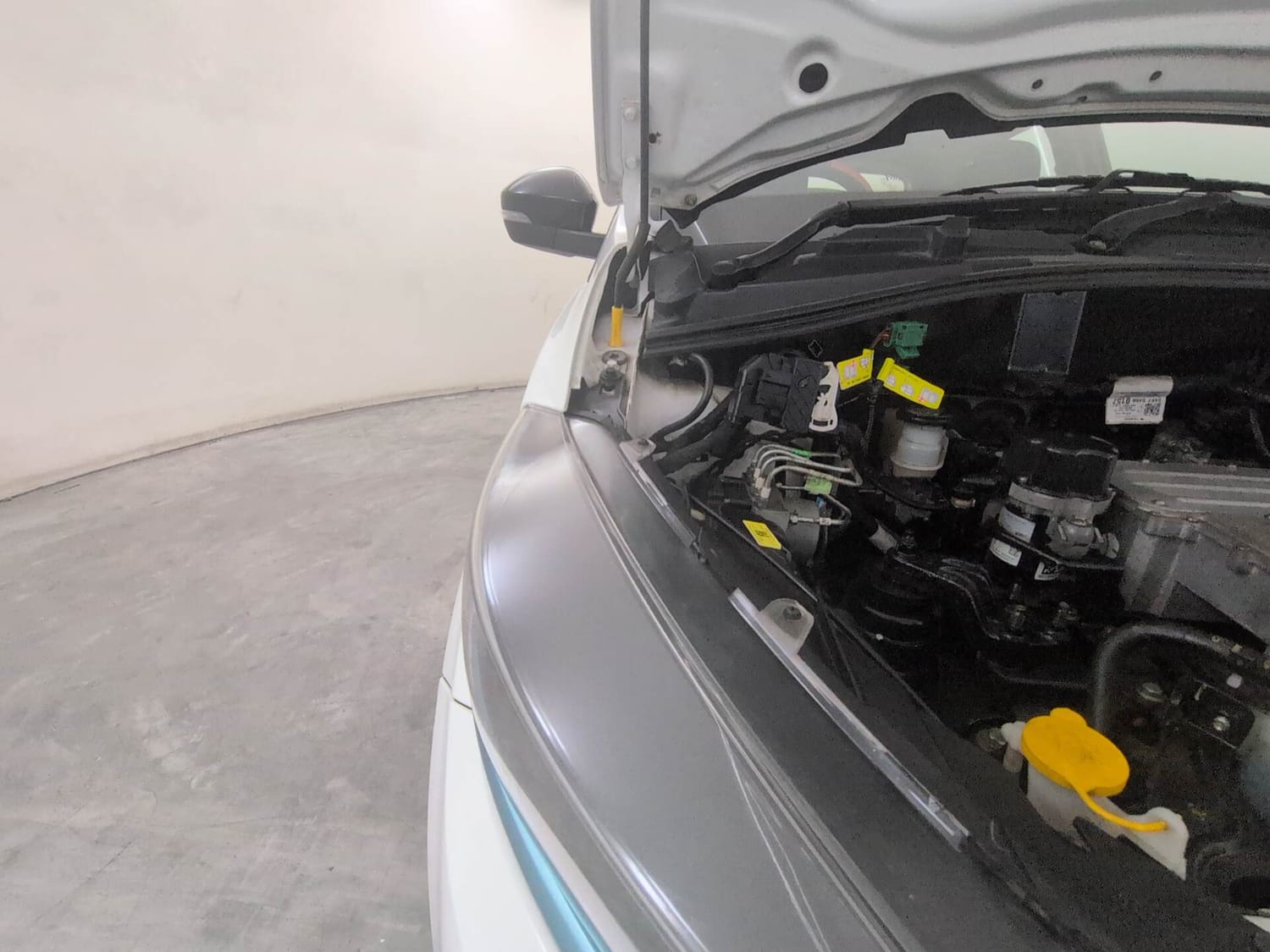 Used 2023 Tata Tiago EV XT Medium Range Electric Automatic engine ENGINE RIGHT SIDE HINGE & APRON VIEW
