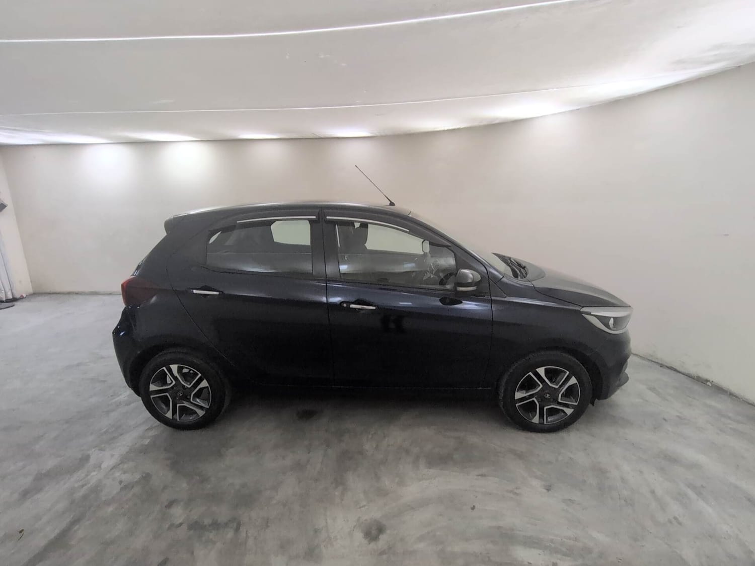 Used 2023 Tata Tiago XZA Plus Petrol Automatic exterior RIGHT SIDE VIEW