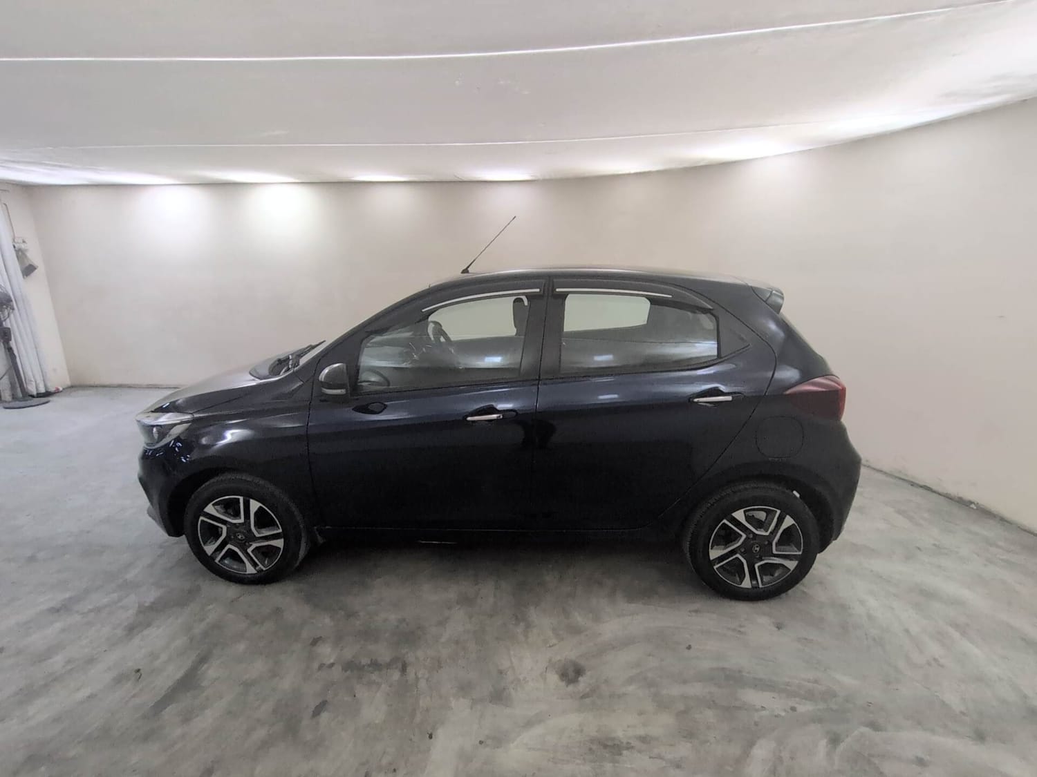 Used 2023 Tata Tiago XZA Plus Petrol Automatic exterior LEFT SIDE VIEW