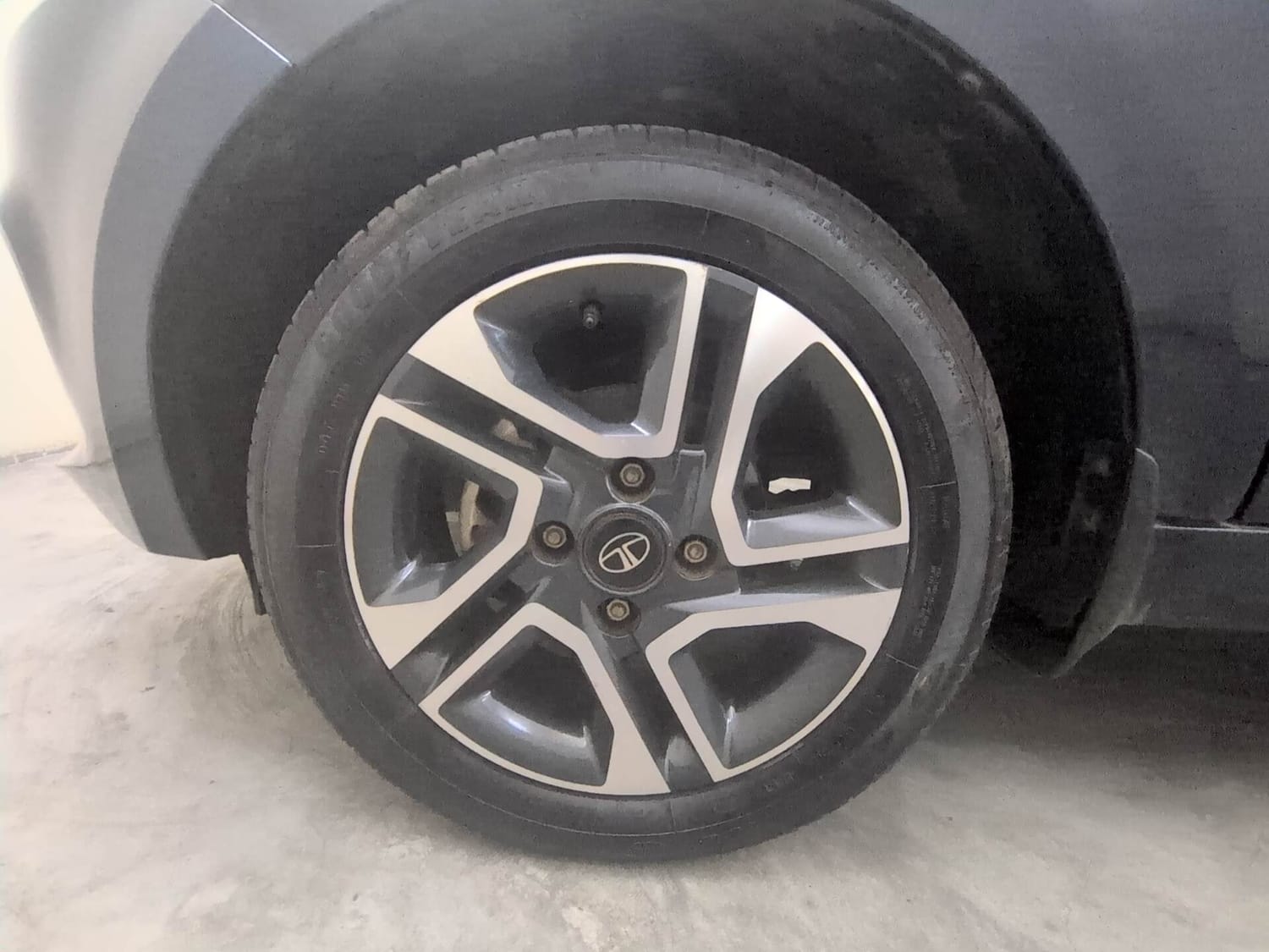 Used 2023 Tata Tiago XZA Plus Petrol Automatic tyres LEFT FRONT TYRE RIM VIEW