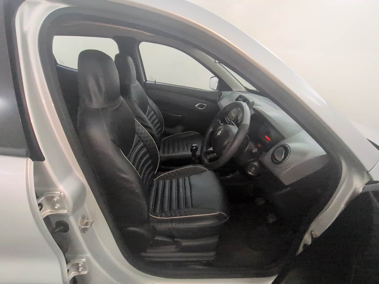 Used 2019 Renault Kwid RXT Opt Petrol Manual interior RIGHT SIDE FRONT DOOR CABIN VIEW