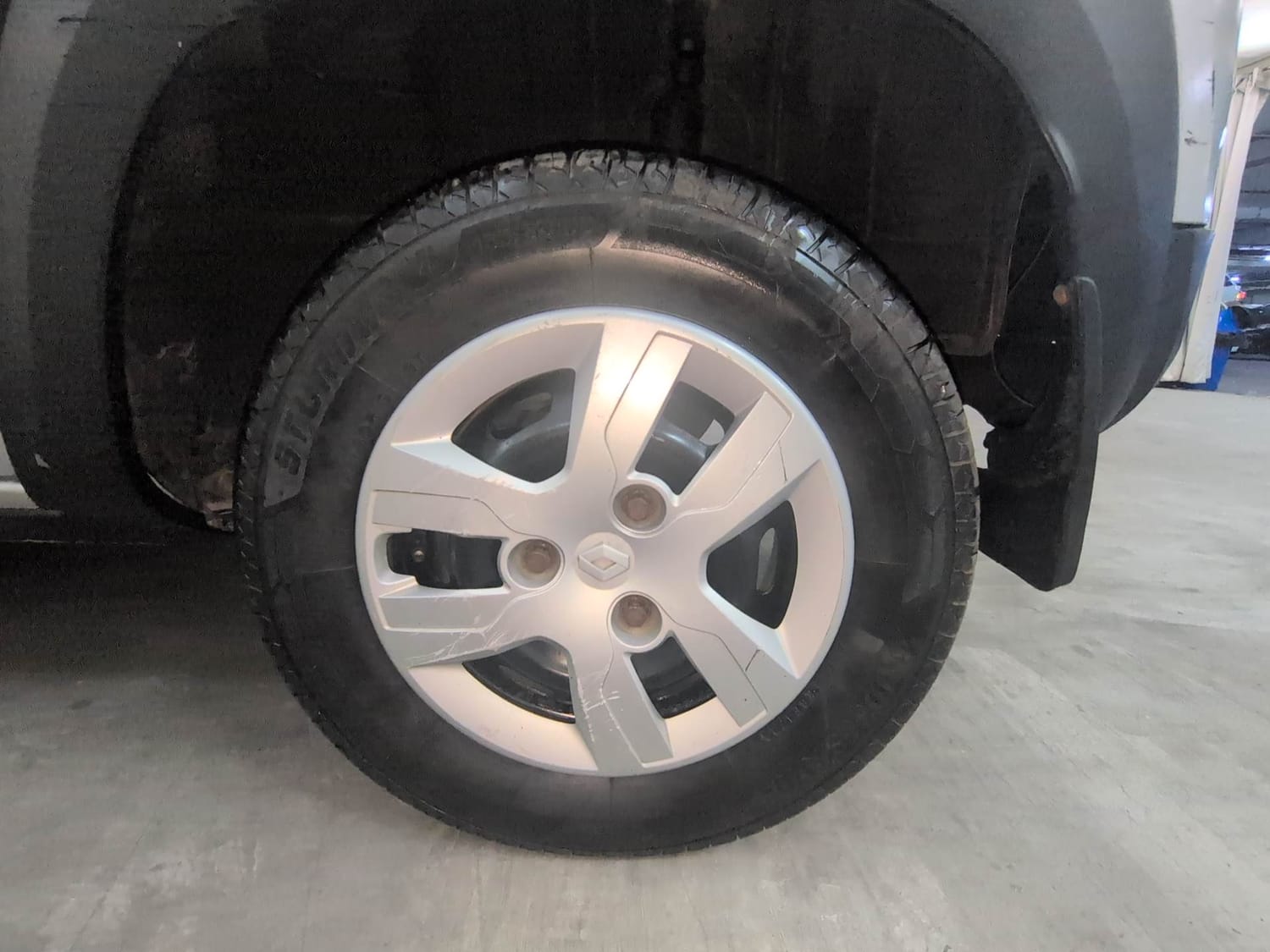 Used 2019 Renault Kwid RXT Opt Petrol Manual tyres LEFT REAR TYRE RIM VIEW