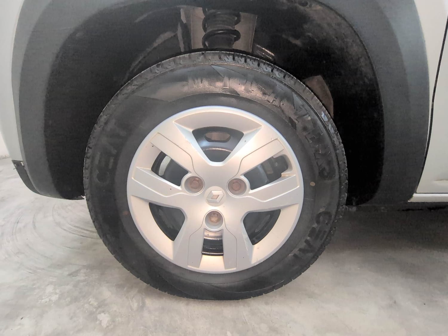 Used 2019 Renault Kwid RXT Opt Petrol Manual tyres LEFT FRONT TYRE RIM VIEW