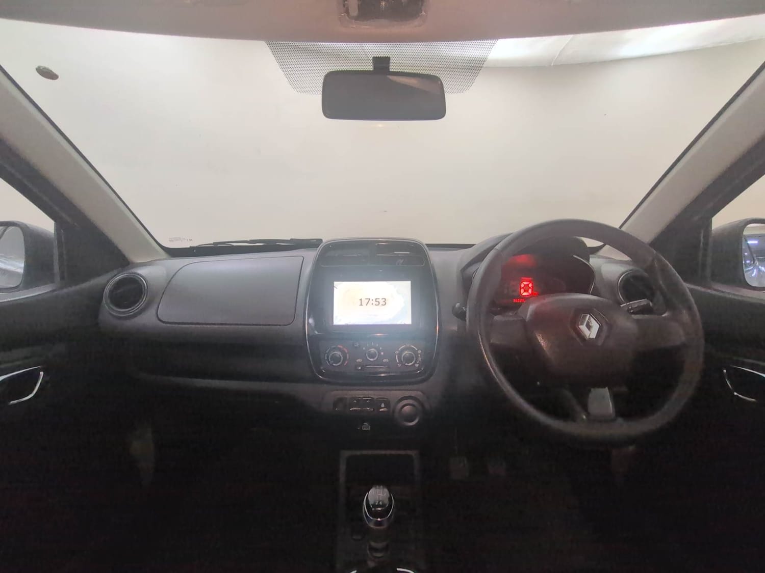 Used 2019 Renault Kwid RXT Opt Petrol Manual interior DASHBOARD VIEW
