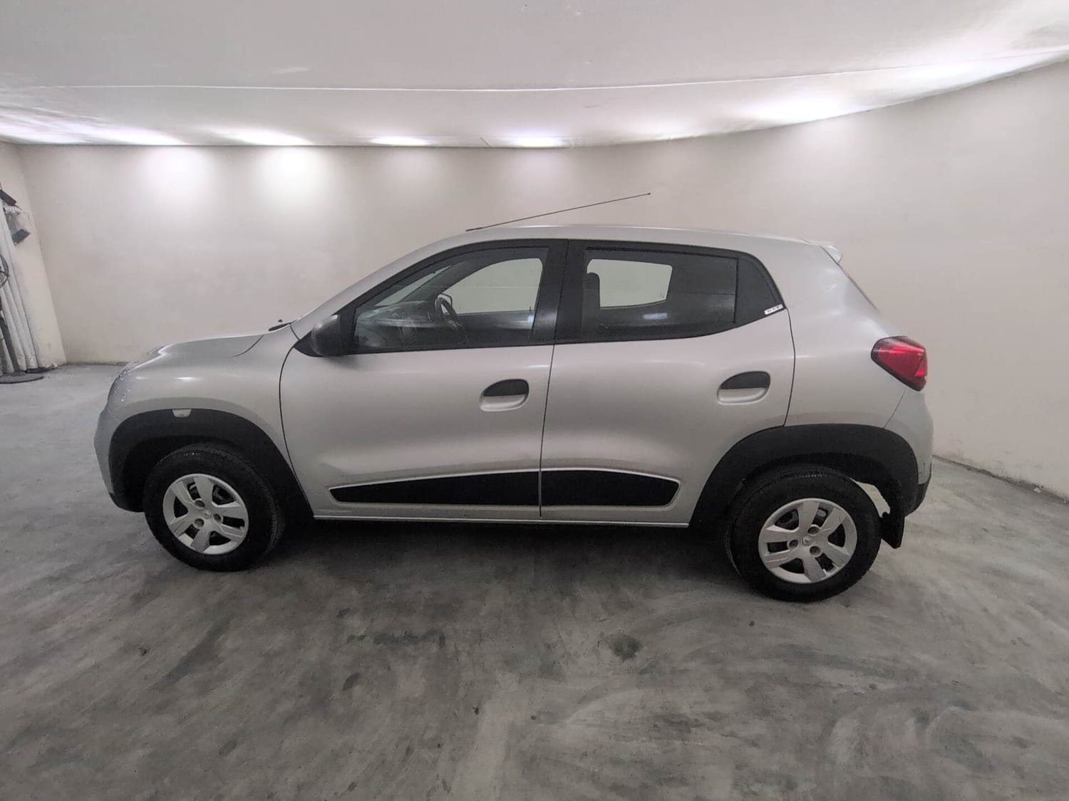 Used 2019 Renault Kwid RXT Opt Petrol Manual exterior LEFT SIDE VIEW