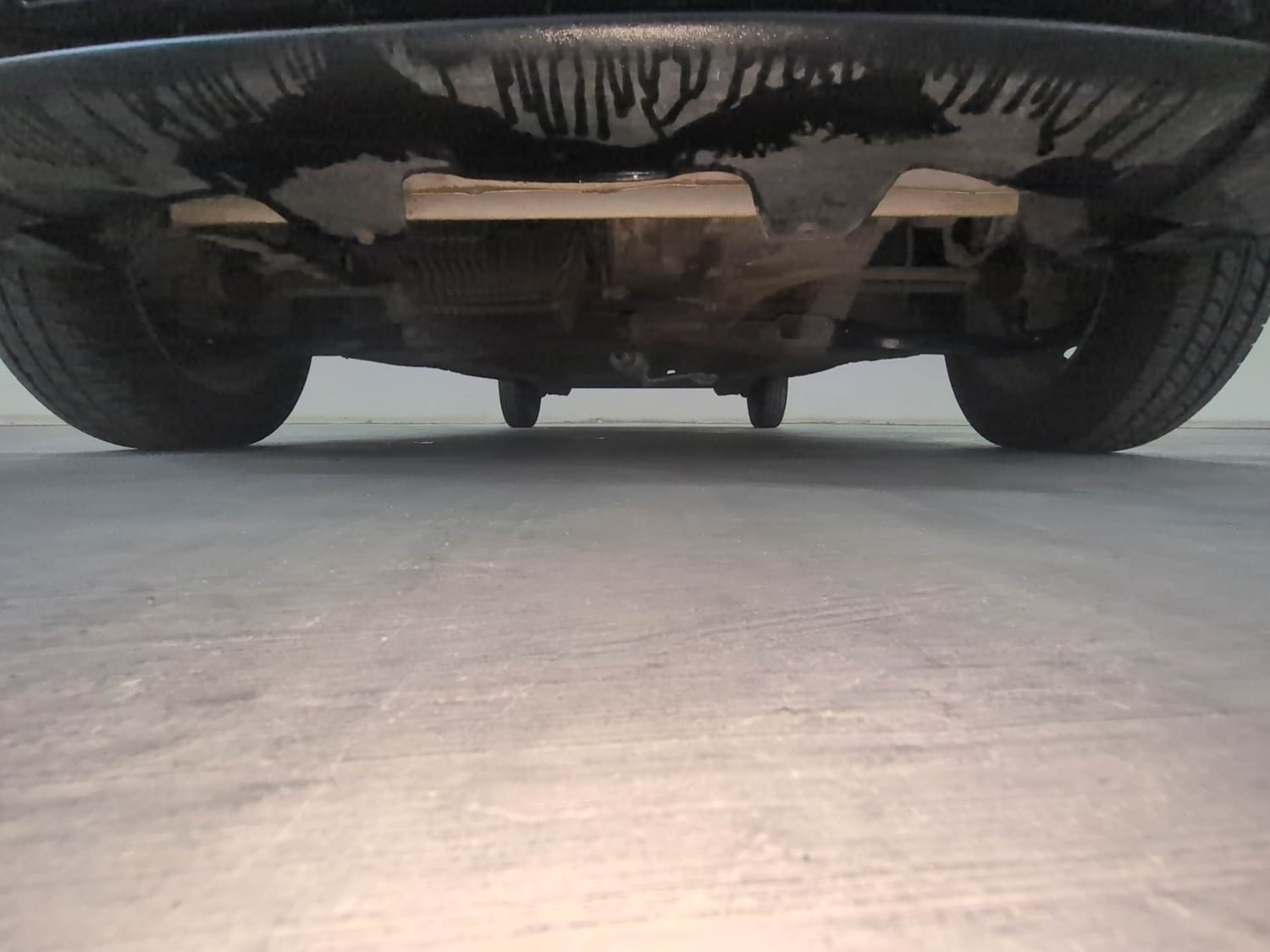 Used 2019 Renault Kwid RXT Opt Petrol Manual extra FRONT LEFT UNDERBODY VIEW