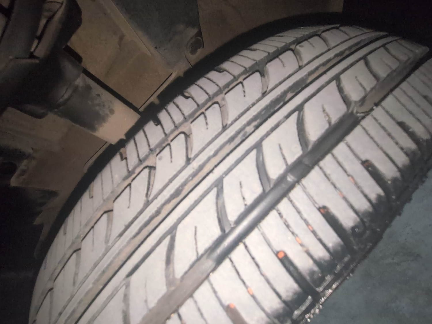 Used 2019 Renault Kwid RXT Opt Petrol Manual tyres LEFT FRONT TYRE TREAD VIEW