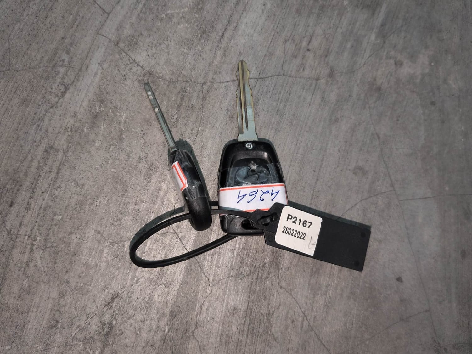 Used 2022 Hyundai Santro Sportz AMT Petrol Automatic extra CAR KEY VIEW