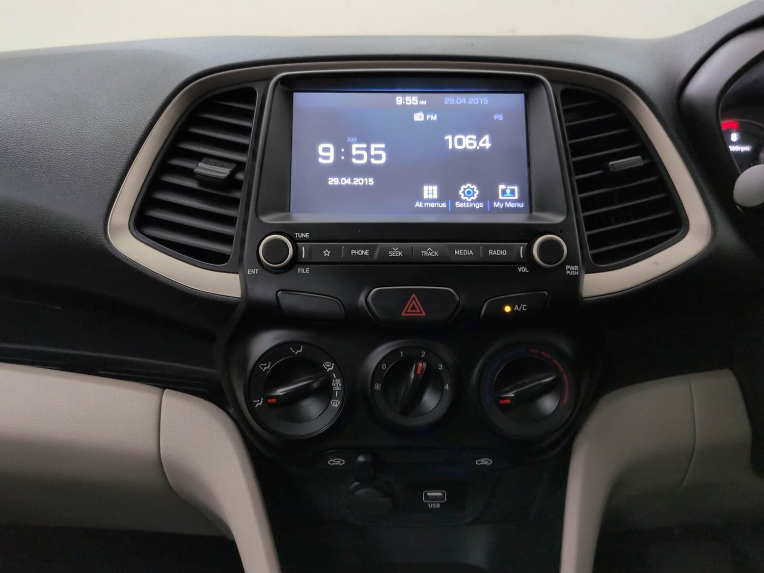 Used 2022 Hyundai Santro Sportz AMT Petrol Automatic interior MUSIC SYSTEM & AC CONTROL VIEW