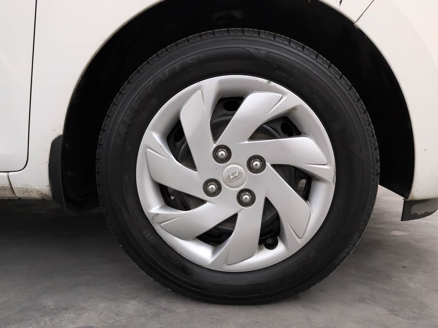 Used 2022 Hyundai Santro Sportz AMT Petrol Automatic tyres RIGHT FRONT TYRE RIM VIEW