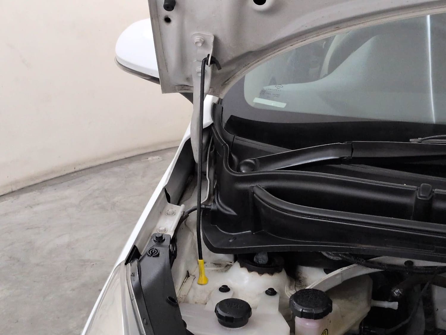 Used 2022 Hyundai Santro Sportz AMT Petrol Automatic engine ENGINE RIGHT SIDE HINGE & APRON VIEW