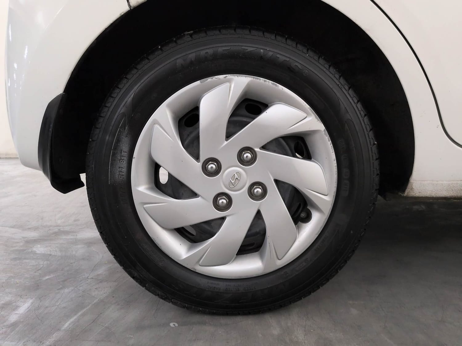 Used 2022 Hyundai Santro Sportz AMT Petrol Automatic tyres RIGHT REAR TYRE RIM VIEW