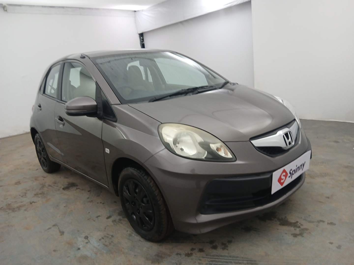 Used 2016 Honda Brio S MT Petrol Manual exterior RIGHT FRONT CORNER VIEW