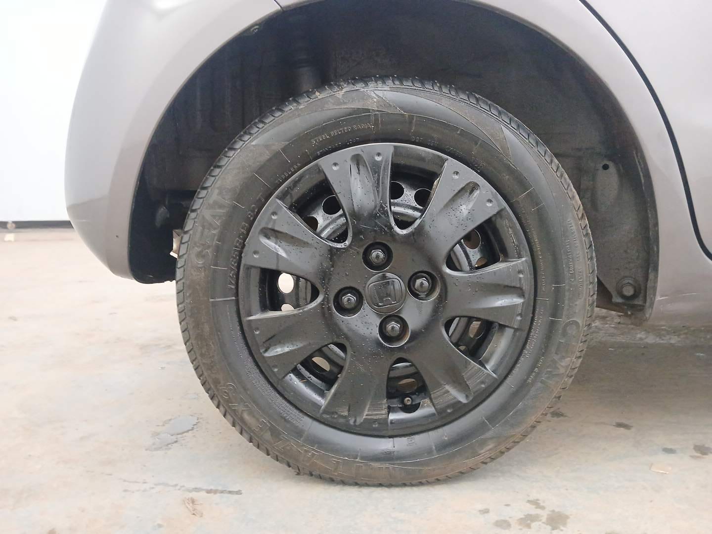 Used 2016 Honda Brio S MT Petrol Manual tyres RIGHT REAR TYRE RIM VIEW