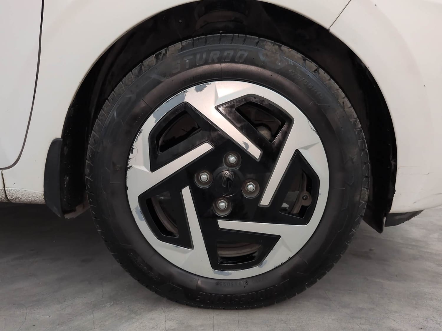 Used 2023 Hyundai Grand i10 Nios Sportz 1.2 Kappa VTVT Petrol Manual tyres RIGHT FRONT TYRE RIM VIEW