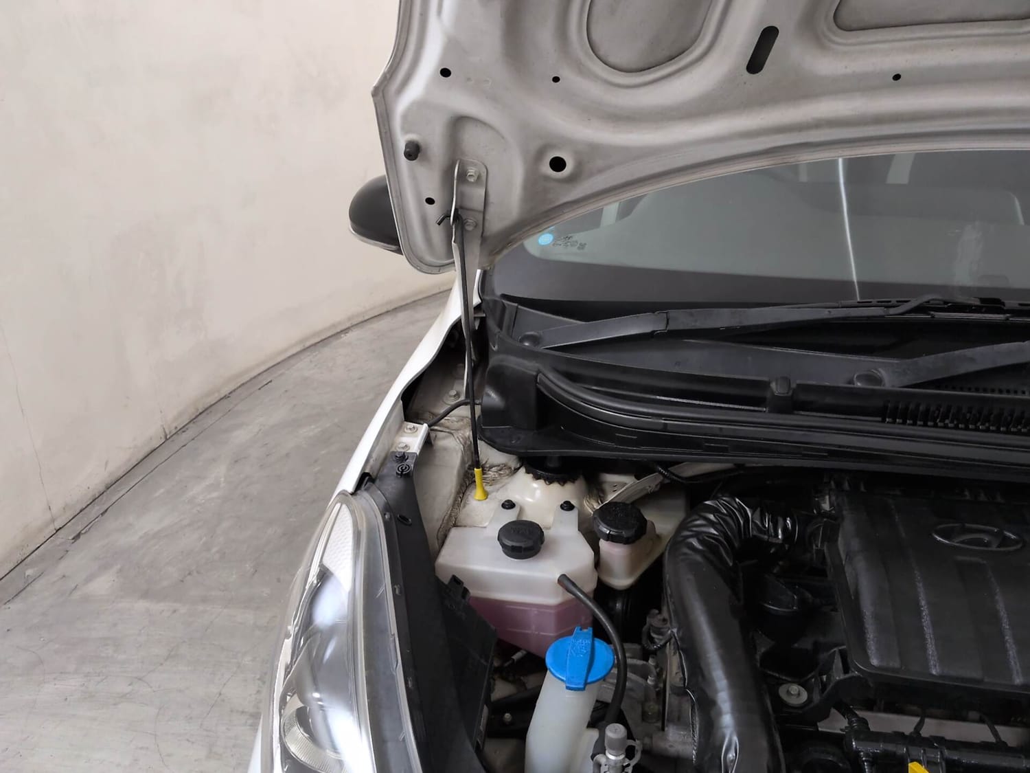 Used 2023 Hyundai Grand i10 Nios Sportz 1.2 Kappa VTVT Petrol Manual engine ENGINE RIGHT SIDE HINGE & APRON VIEW