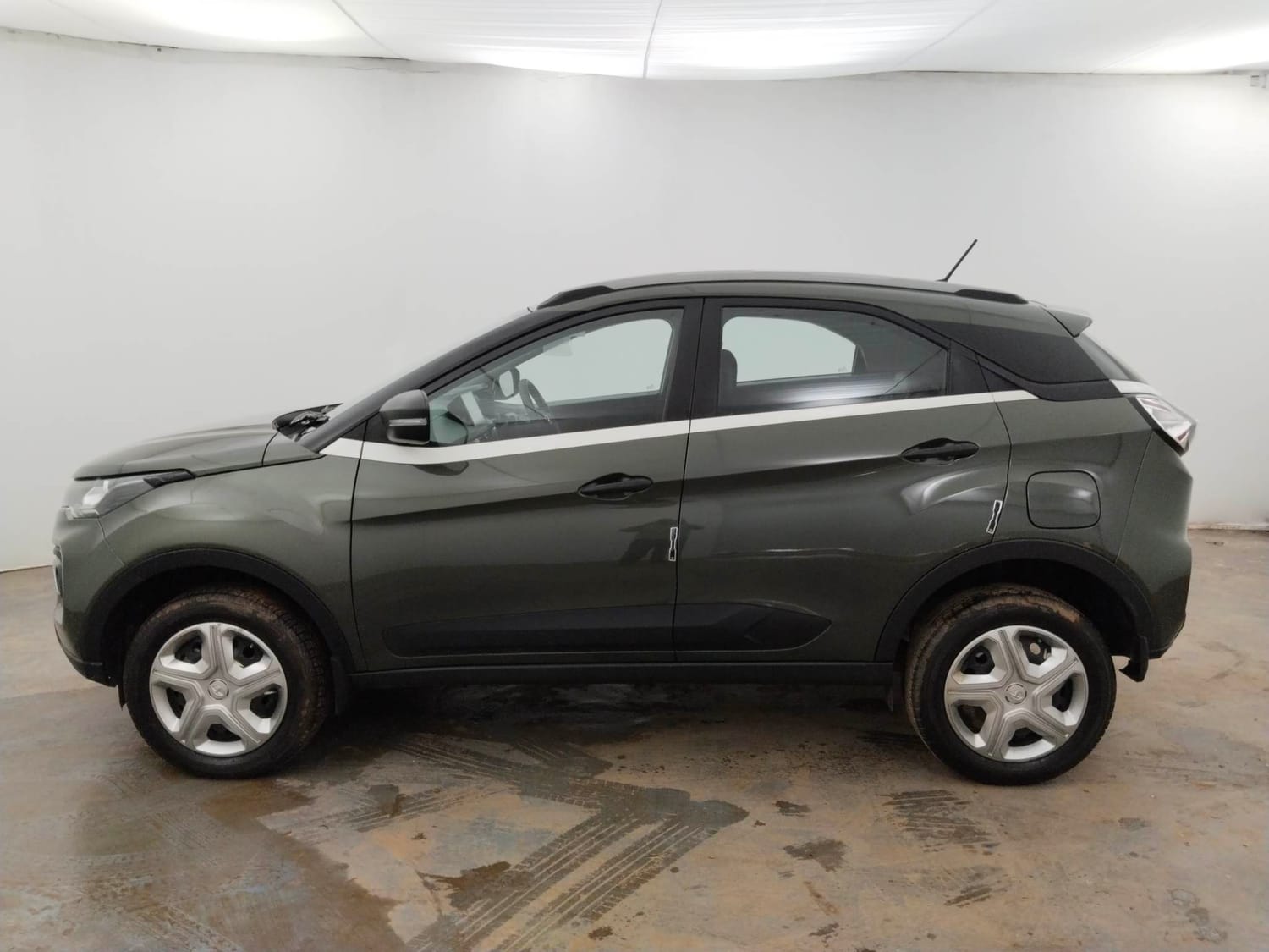 Used 2023 Tata Nexon XMA Petrol Automatic exterior LEFT SIDE VIEW