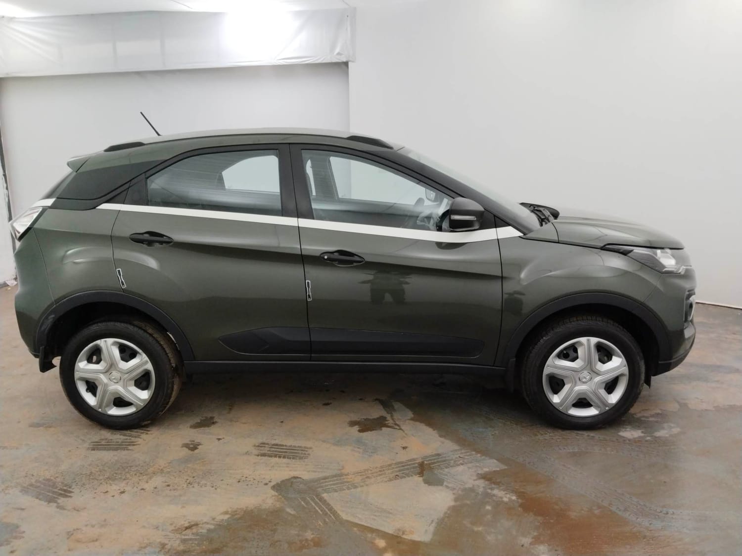 Used 2023 Tata Nexon XMA Petrol Automatic exterior RIGHT SIDE VIEW